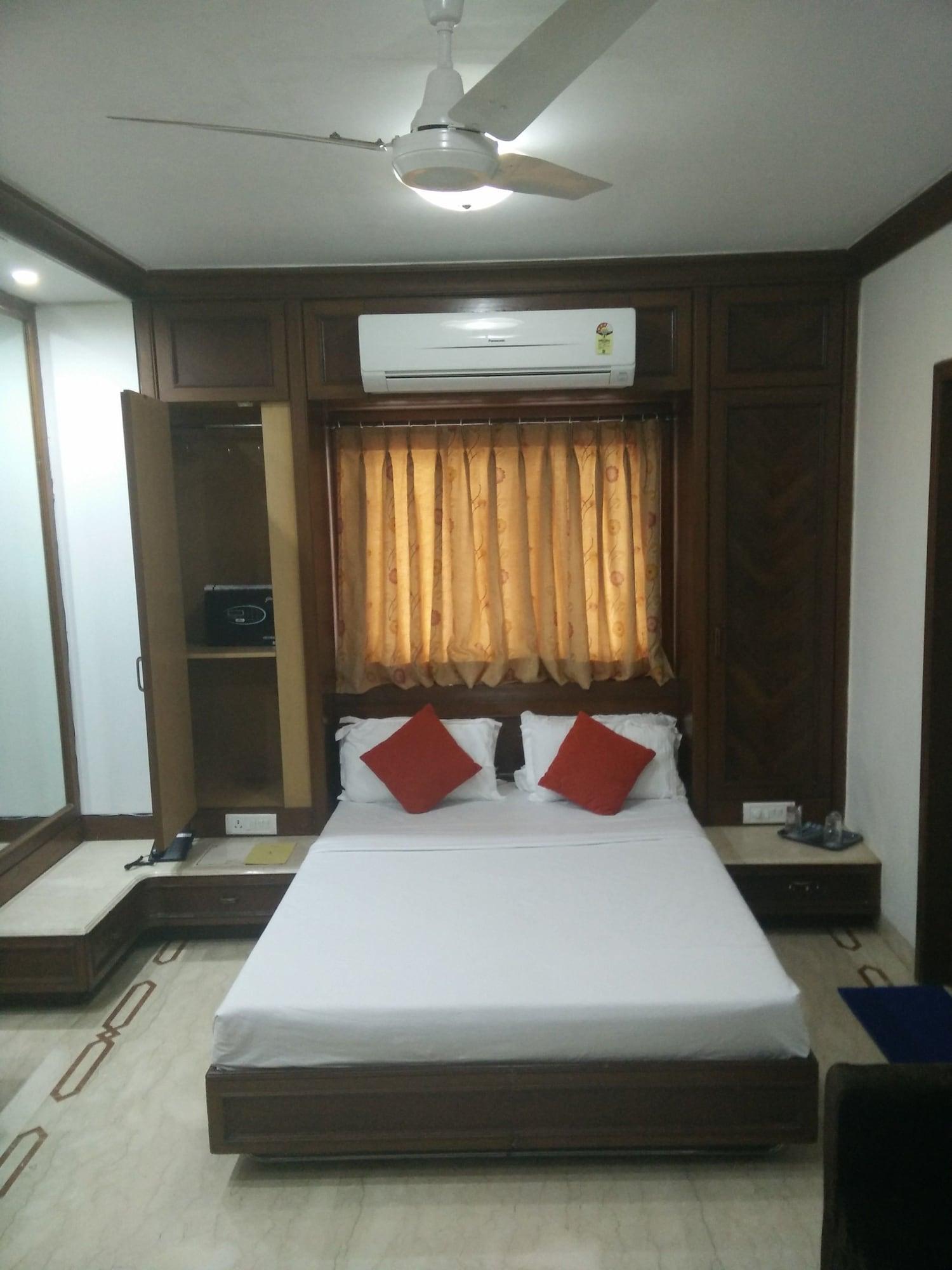 Strand Hotel, Colaba Мумбай Екстериор снимка