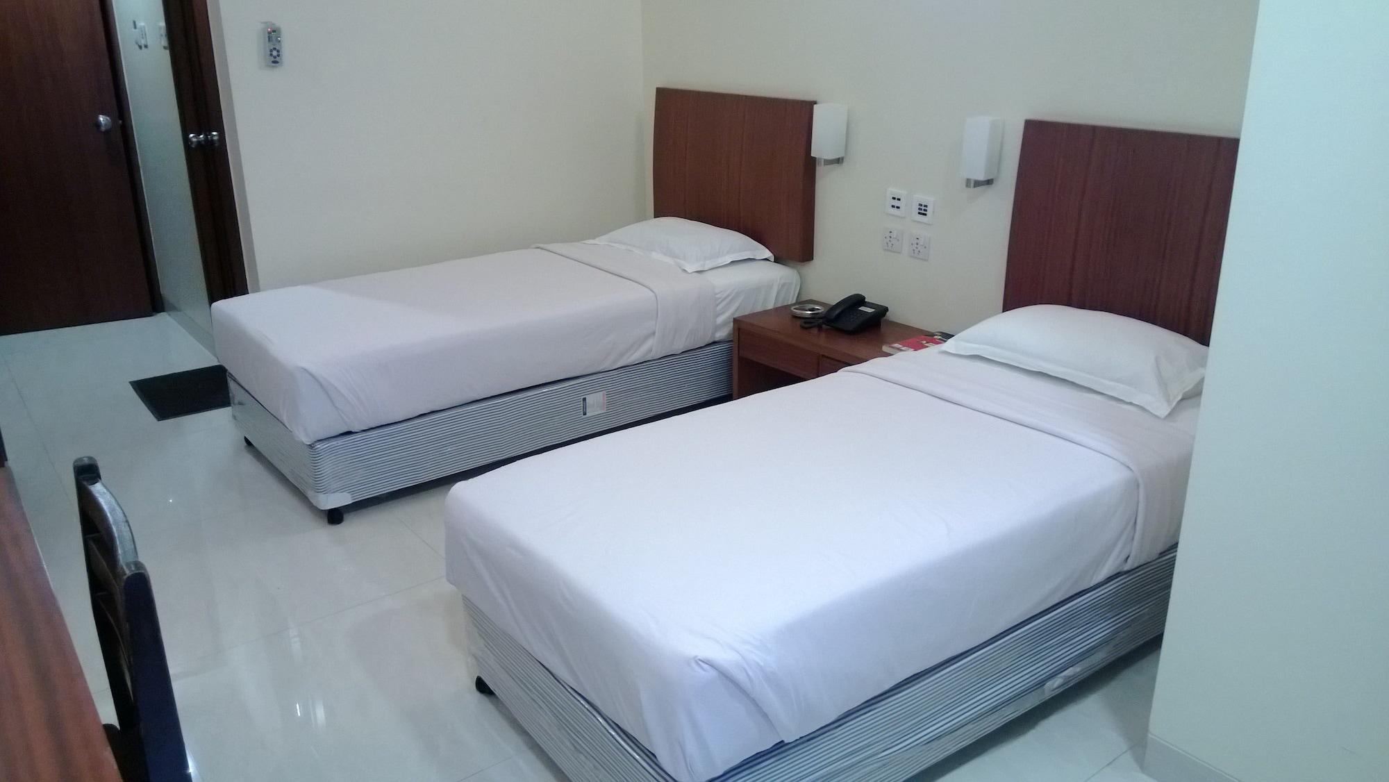 Strand Hotel, Colaba Мумбай Екстериор снимка
