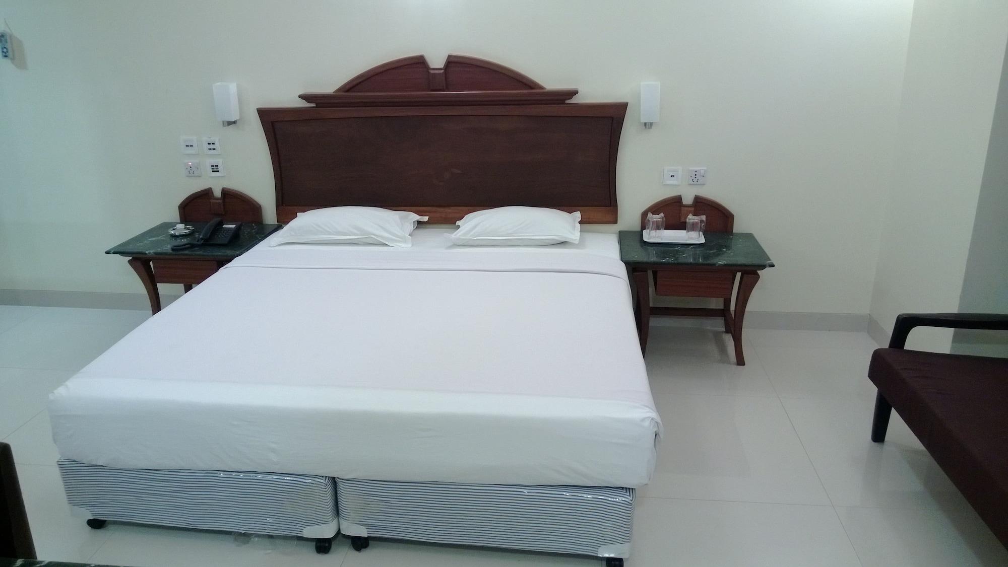 Strand Hotel, Colaba Мумбай Екстериор снимка