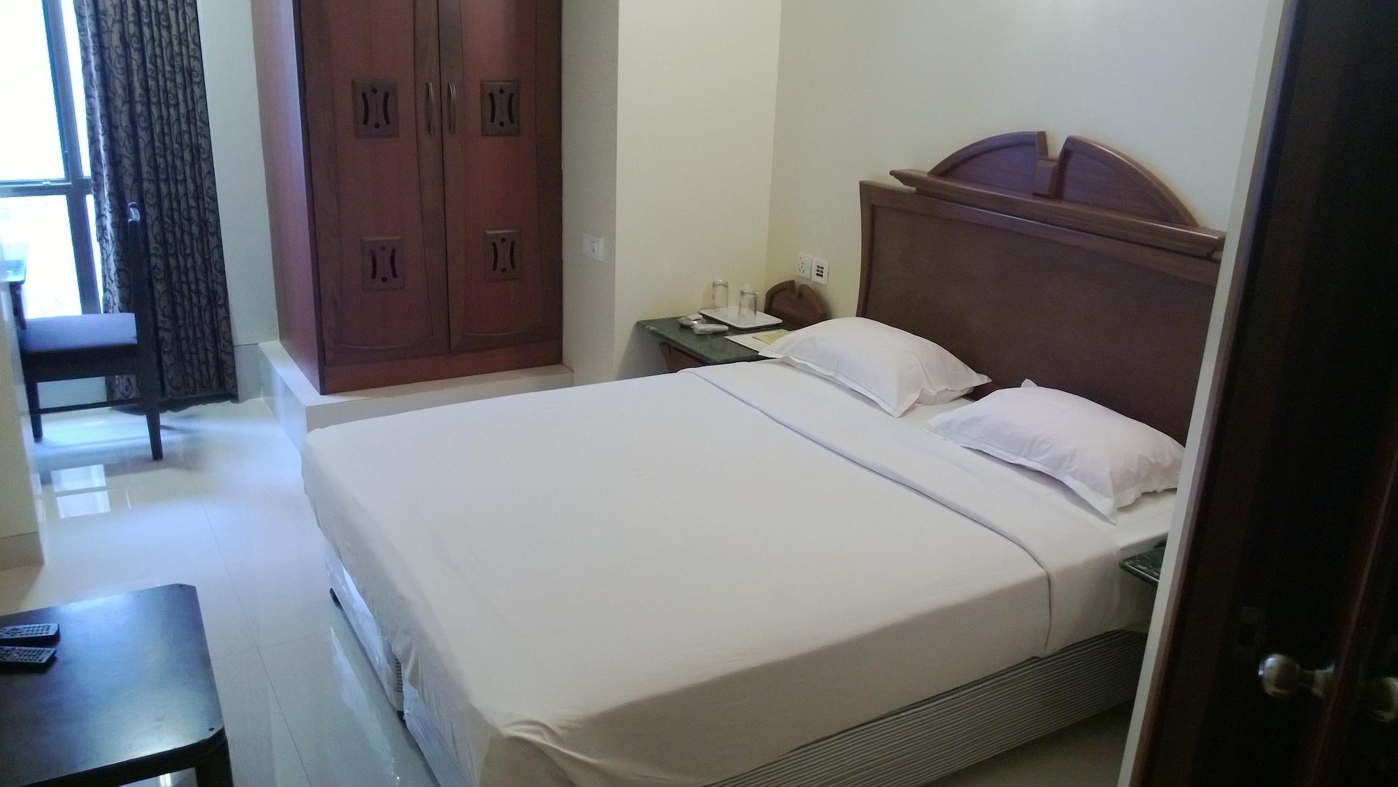 Strand Hotel, Colaba Мумбай Екстериор снимка