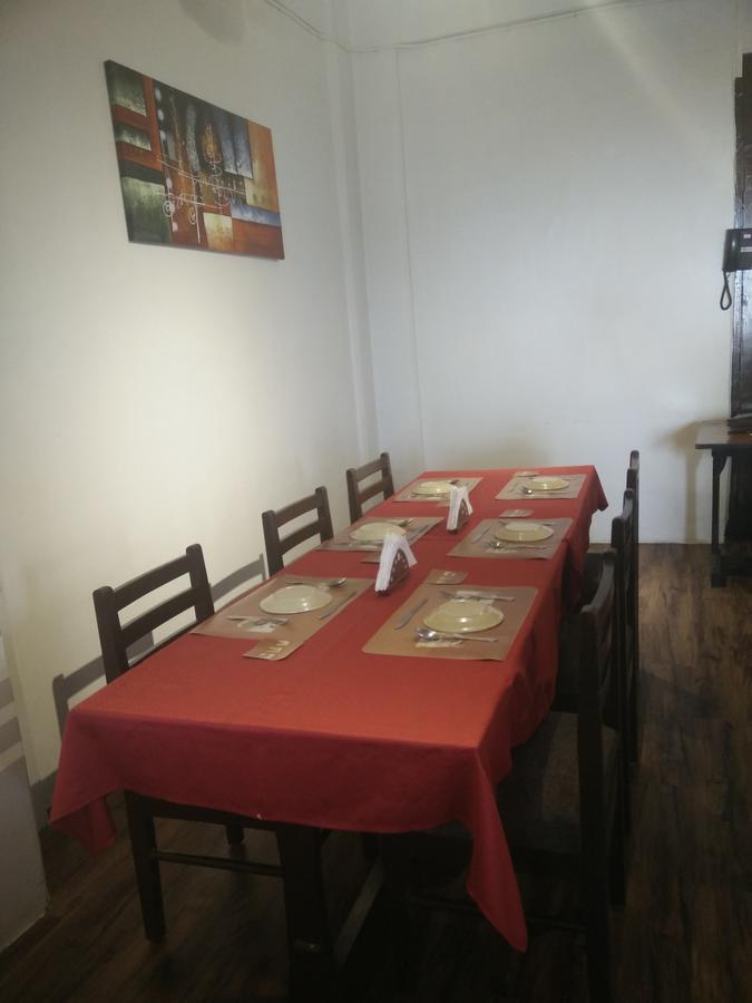 Strand Hotel, Colaba Мумбай Екстериор снимка