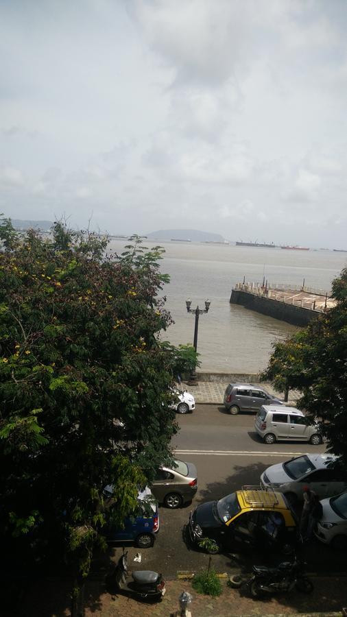 Strand Hotel, Colaba Мумбай Екстериор снимка