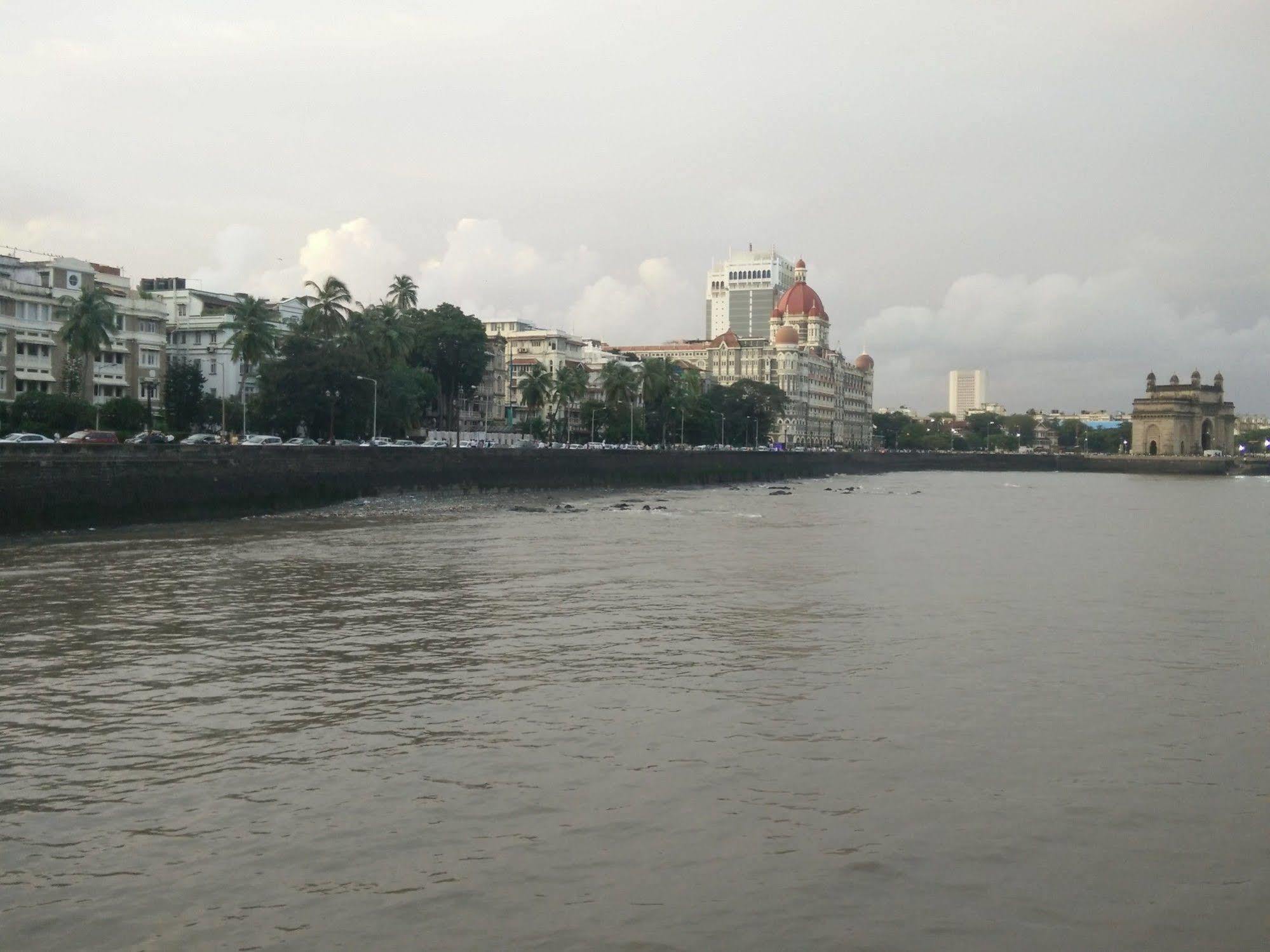 Strand Hotel, Colaba Мумбай Екстериор снимка