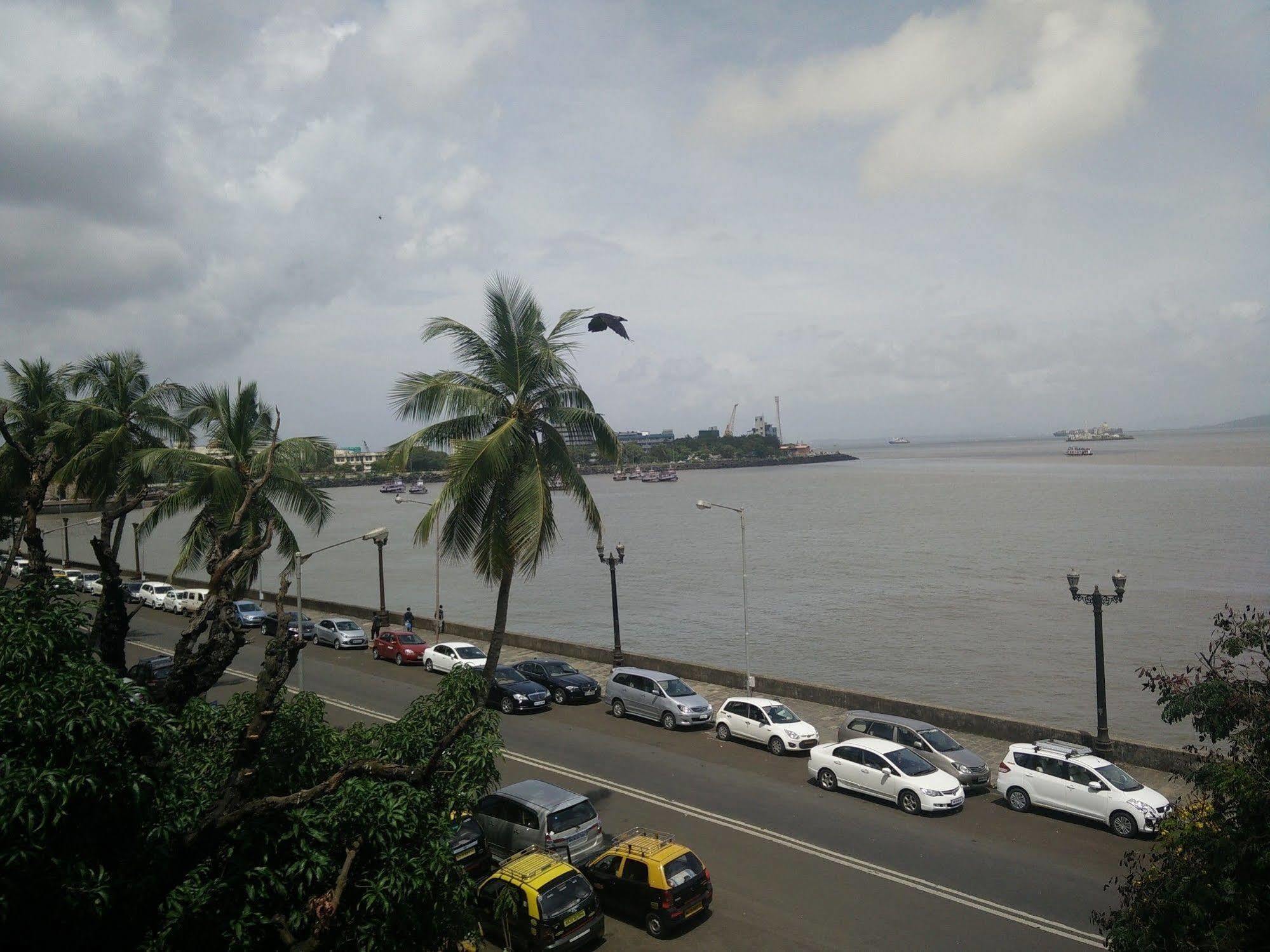 Strand Hotel, Colaba Мумбай Екстериор снимка