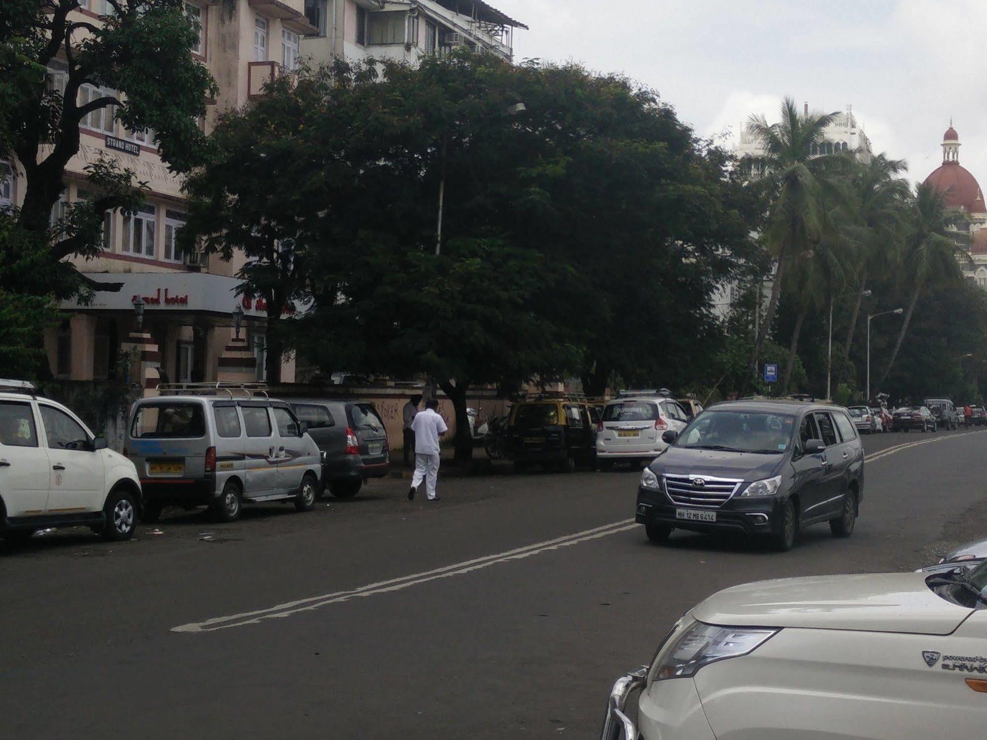 Strand Hotel, Colaba Мумбай Екстериор снимка