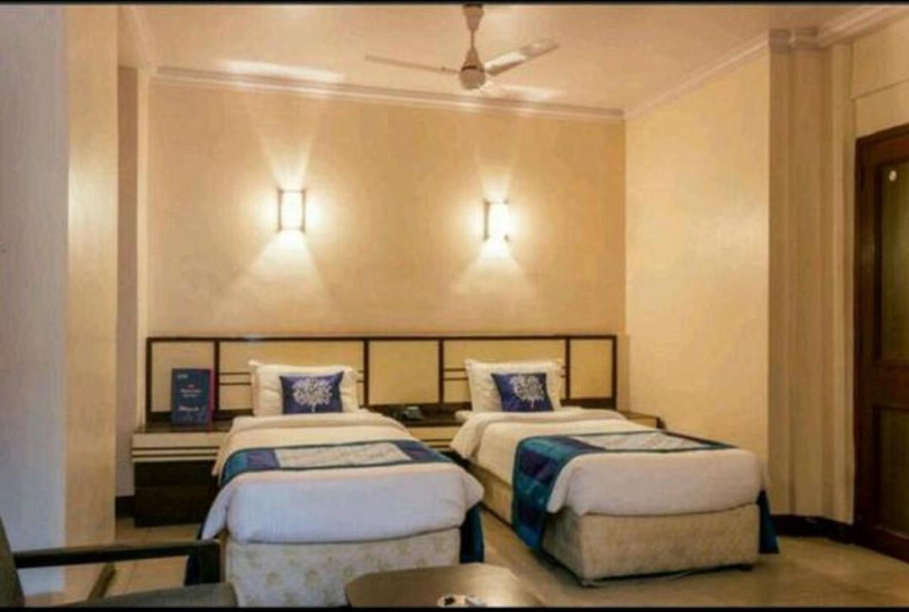 Strand Hotel, Colaba Мумбай Екстериор снимка