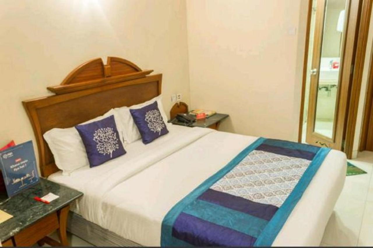 Strand Hotel, Colaba Мумбай Екстериор снимка