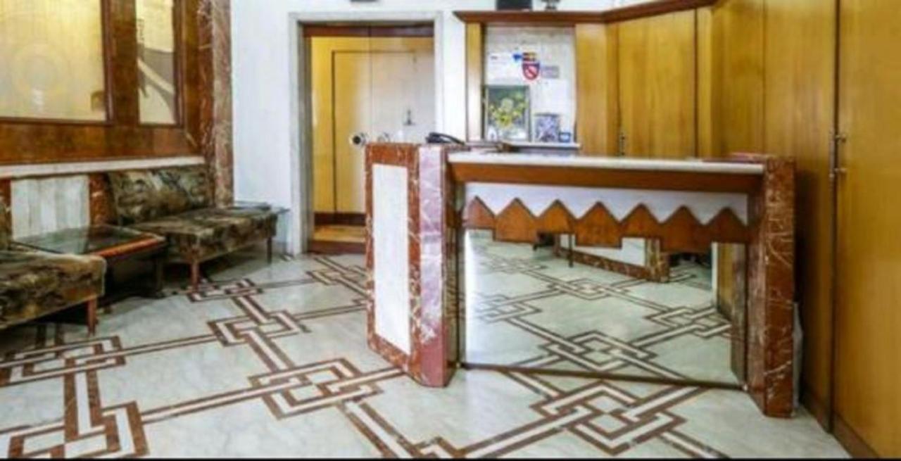 Strand Hotel, Colaba Мумбай Екстериор снимка